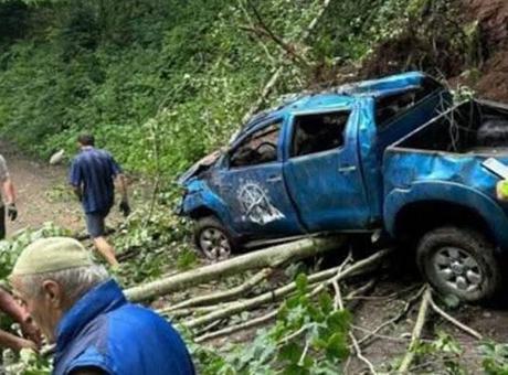Rize'de Yürekleri Dağlayan Kaza: Bahçeye Giderken Aracın Uçuruma Yuvarlanması Sonucu İki Kişi Hayatını Kaybetti