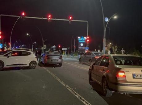 Niğde'de Zincirleme Kaza: 5 Araç Çarpıştı, İki Yaralı