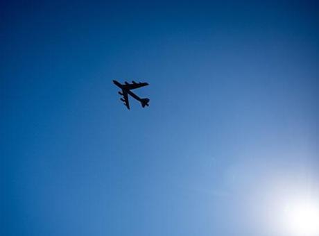 Los Angeles Yakınlarında B-52 Bombardıman Uçağı Düştü