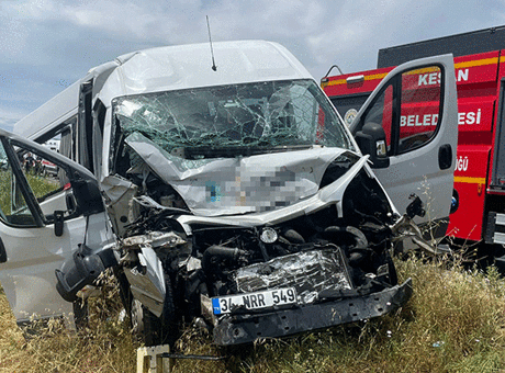 Keşan-Gelibolu Otoyolunda Feci Kaza: Personel Servisi Tankere Çarptı