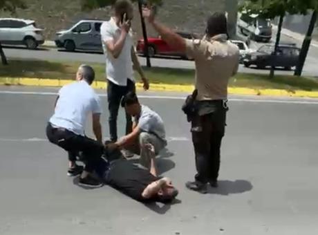 Gebze Adliyesi Önünde Silahlı Saldırı: Bir Yaralı, Şüphelilerden Biri Yakalandı
