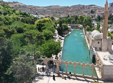 Aşırı Sıcaklarda Serinleme Arayışı: Termometreler 45 Dereceyi Gösterdi