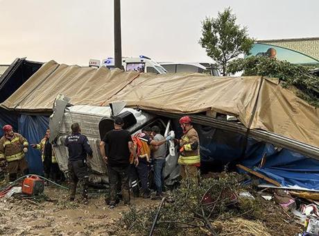 Manisa'da Zincirleme Trafik Kazası: 2 Ölü, 4 Yaralı