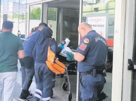Antalya'da Sıcak Hava Nedeniyle Araçta Kilitli Kalan 15 Yaşındaki Çocuk Yoğun Bakıma Alındı