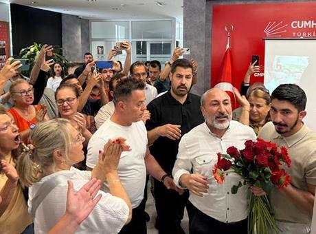 CHP İzmir İl Başkanlığı'nda Sıcak Gelişmeler: Yer Değişimi ve Gerginlik