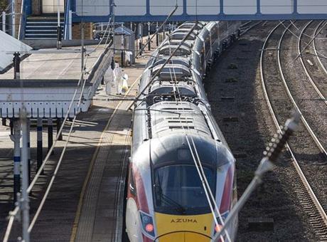 İngiltere'de İki Yolcu Treni Çarpıştı: Çok Sayıda Yaralı Var