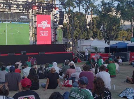 Los Angeles'ta Türk İmzasıyla Dünya Kupası Coşkusu: Turkish Vibe Zone by Chobani Açıldı