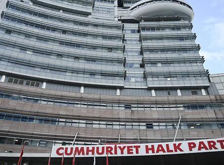 CHP'de Salı Toplantısının Gölgesinde Kılıçdaroğlu ve Özgür Özel Tartışmaları Sürüyor