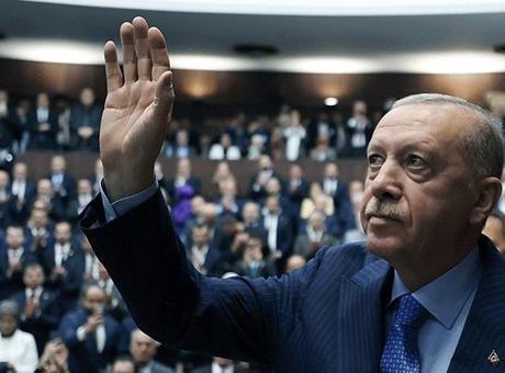 AK Parti'ye Yeni İsim Katılımları Bekleniyor: Hangi İsimler Söz Konusu?