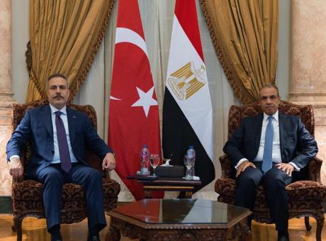 Dışişleri Bakanı Hakan Fidan Kahire'de Mısırlı ve Sudanlı Mevkidaşlarıyla Bir Araya Geldi
