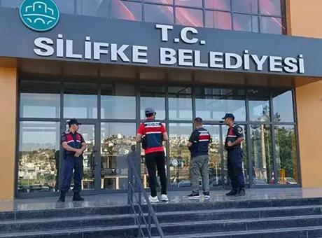 Silifke Belediyesi'ne Büyük Operasyon: Belediye Başkanı ve 7 Diğer Şüpheli Tutuklandı