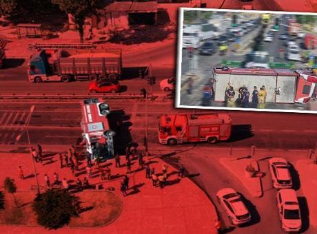 Yangın İhbarına Giderken Kaza Yapan İtfaiye Aracı Devrildi: 3 Yaralı