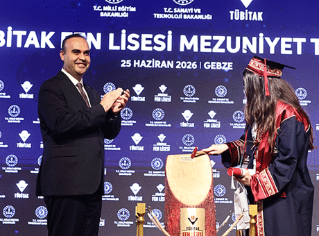 Bakan Kacır, Mezuniyet Töreninde Gençlere Diplomalarını Verdi: 'Sizler Bizim Umudumuzsunuz'