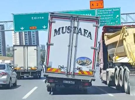 TEM Otoyolu'nda Tehlikeli Anlar: Eğimli Kamyon Trafiği Tehdit Ediyor