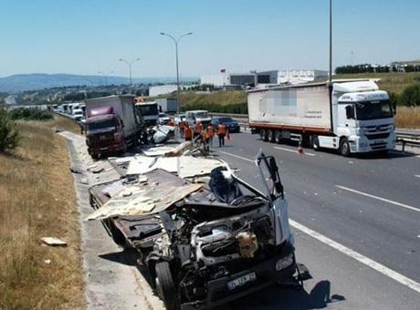 Büyükçekmece'de Zincirleme Trafik Kazası: Bir Yaralı