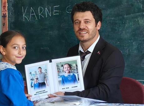 Tek Öğrenci İlayda'nın Karne Sevinci: Duygulu Anlar Yaşandı