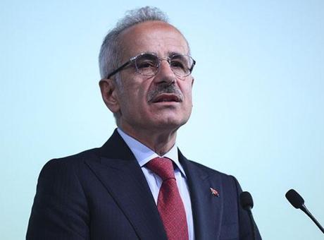 Bakan Uraloğlu: 15 Türk Gemisi Güvenle Basra Körfezi'nden Ayrıldı