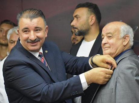 İzmir'de AK Parti'ye 370 Yeni Üye İle Katılım Töreni Düzenlendi