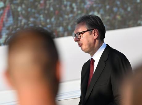 Avrupa'da İstifa Dalgası: Vucic ve Starmer Görevlerinden Ayrılıyor