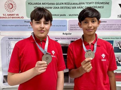 Kırşehirli Öğrencilerin Yenilikçi Yapay Zeka Projesi Patent Aşamasına Geldi