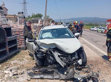 Balıkesir Erdek'te Zincirleme Kaza: Bir Hastane Çalışanı Hayatını Kaybetti, İki Yaralı