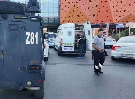 Ümraniye'de Alışveriş Merkezinde Silahlı Saldırı: Çok Sayıda Yaralı