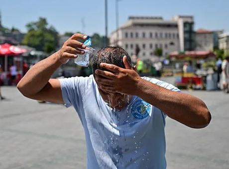 Aşırı Sıcaklar Türkiye'ye Giriş Yapıyor: Uzmanlardan Önemli Uyarılar!