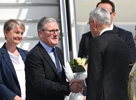 İngiltere Başbakanı Keir Starmer, Ankara'da Tarihi NATO Zirvesi İçin Geldi