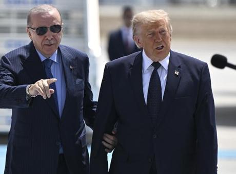 Erdoğan ve Trump Arasındaki Sıcak İletişim: Beden Dili ve Renklerin Anlamı