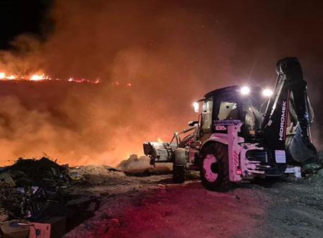 Bodrum'da Gece Yarısı Yangın: Ekipler Karadan Mücadele Ediyor