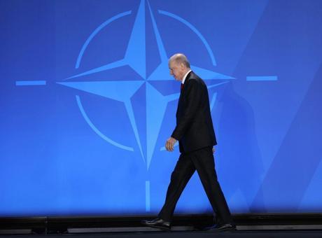 Cumhurbaşkanı Erdoğan, NATO Zirvesi'nde Yoğun Diplomatik Faaliyetlere İmza Attı