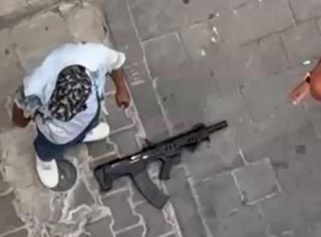 İzmir'de Sokakta Silahlı Saldırı: İki Şüpheli Hızla Yakalandı