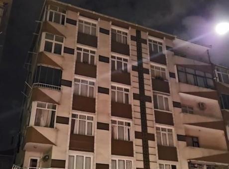 Bahçelievler’de kolonlarından sesler gelen bina tahliye edildi