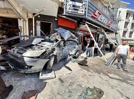 Ankara'da EGO dehşeti! Kontrolden çıkıp iş yerine daldı: 7 yaralı