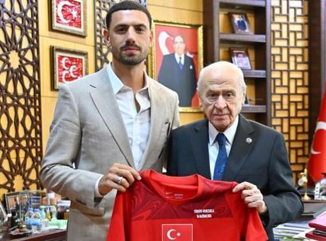 MHP Genel Başkanı Bahçeli, A Milli Futbol Takımı oyuncusu Merih Demiral'ı kabul etti
