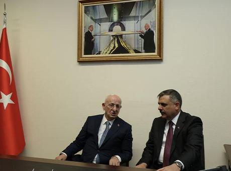 İçişleri Bakanı Çiftçi, eski TBMM Başkanı Kahraman ile bir araya geldi
