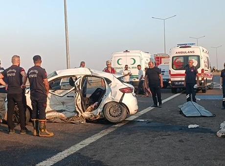 Otomobil ile minibüs çarpıştı: 2 kişi öldü, 8 kişi yaralandı