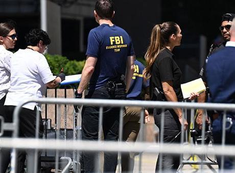 New York'ta ICE ve FBI binası önünde saldırı düzenleyen şüpheli gözaltına alındı