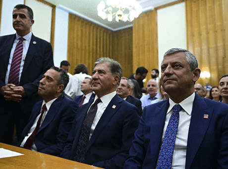 Son dakika... CHP'de şimdi ne olacak? Özgür Özel'den yeni parti için ikna telefonları