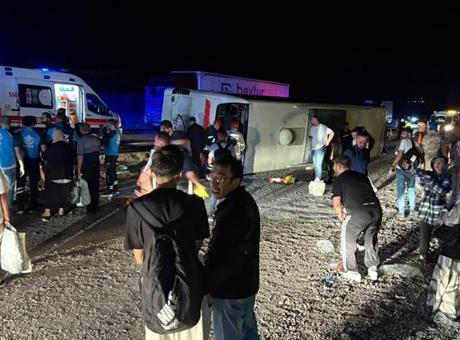 Kırıkkale'de yolcu otobüsü şarampole devrildi: 10 yaralı