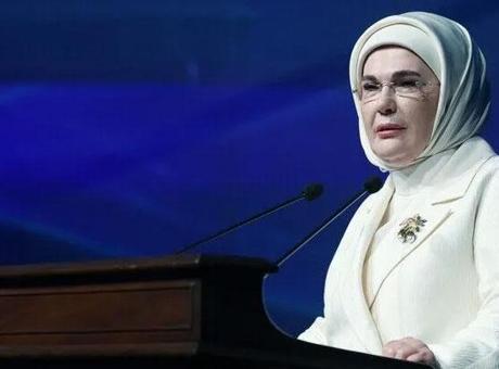 Emine Erdoğan, FIVB Milletler Ligi şampiyonu A Milli Kadın Voleybol Takımı'nı kutladı