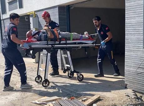 İnegöl'de feci kaza: Tamir etmek istediği 1,5 tonluk otomobilin altında kaldı
