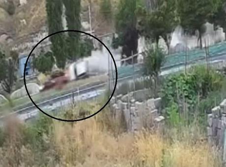 Gelin arabası takla attı! Düğün konvoyunda feci kaza kamerade
