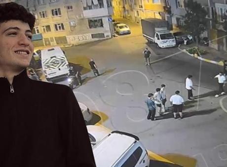 Sosyal medya kavgası kanlı bitti! 'Barışmaya gel' dediler: 19 yaşındaki gencin bıçakla öldürüldüğü kavganın görüntüleri ortaya çıktı