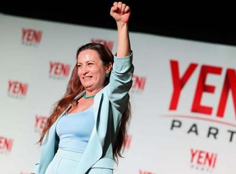 Son dakika... Yeni Parti Manisa İl Başkanı İlksen Özalper gözaltına alındı