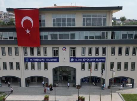 Kuşadası Belediyesi'ne operasyon: 15 kişi gözaltında, 7 şüpheli aranıyor