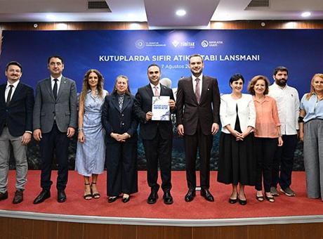 Sanayi ve Teknoloji Bakanı Kacır, 'Kutuplarda Sıfır Atık' kitabının tanıtımında konuştu