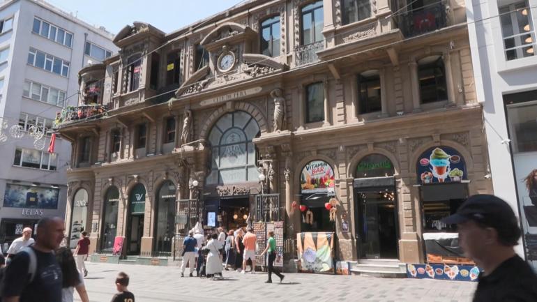 Çiçek Pasajı'nda tartışma yaratan tabela: Son hali gerçekten üzücü