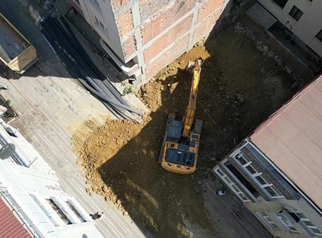 Sultangazi'de temel kazısında korkutan olay! 4 bina tahliye edildi