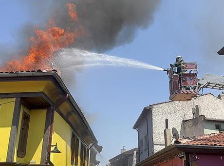 Tarihi Odunpazarı Evleri Bölgesi'ndeki işletmede çıkan yangın söndürüldü